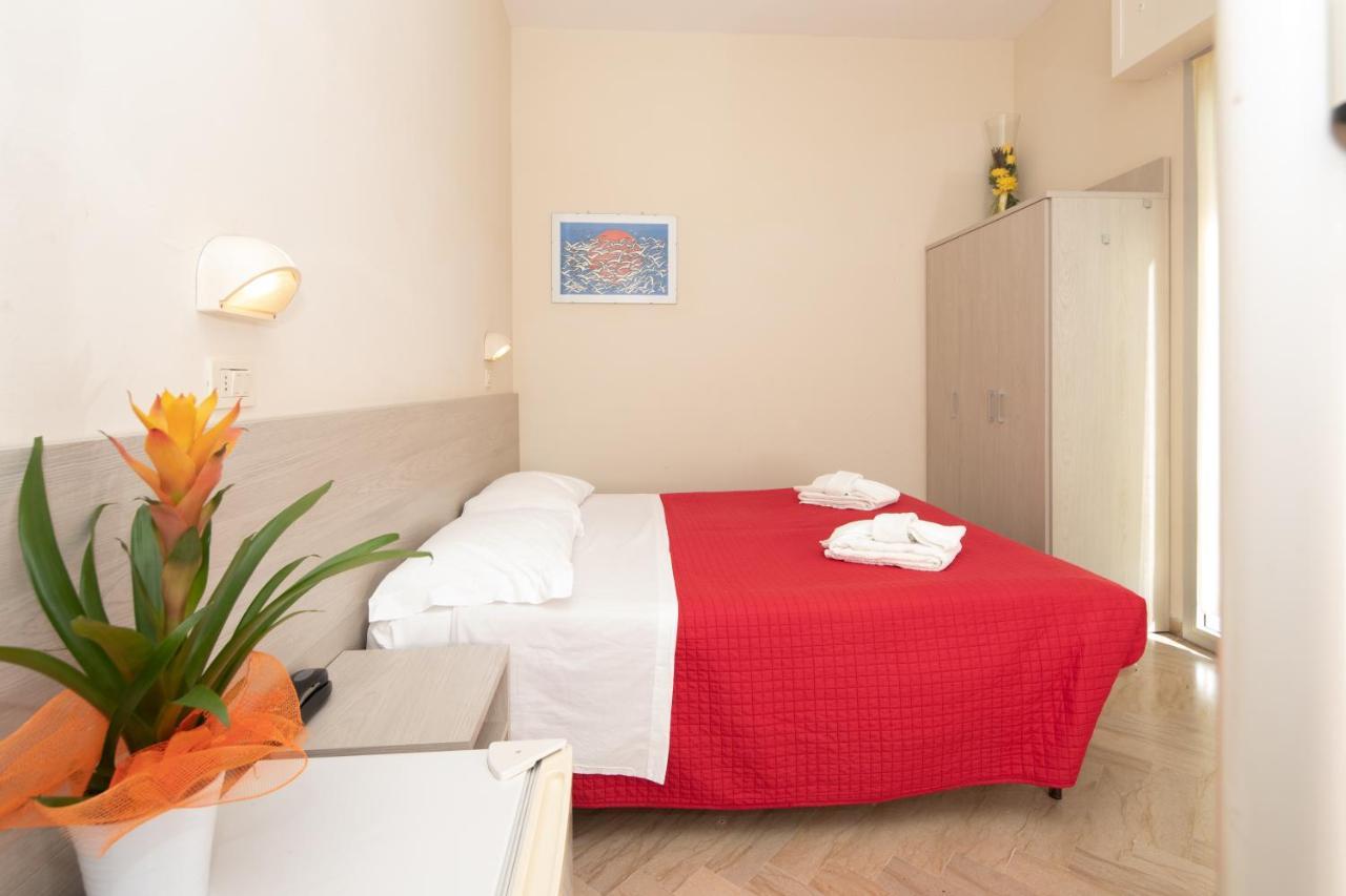 Hotel Lem Rimini Bagian luar foto