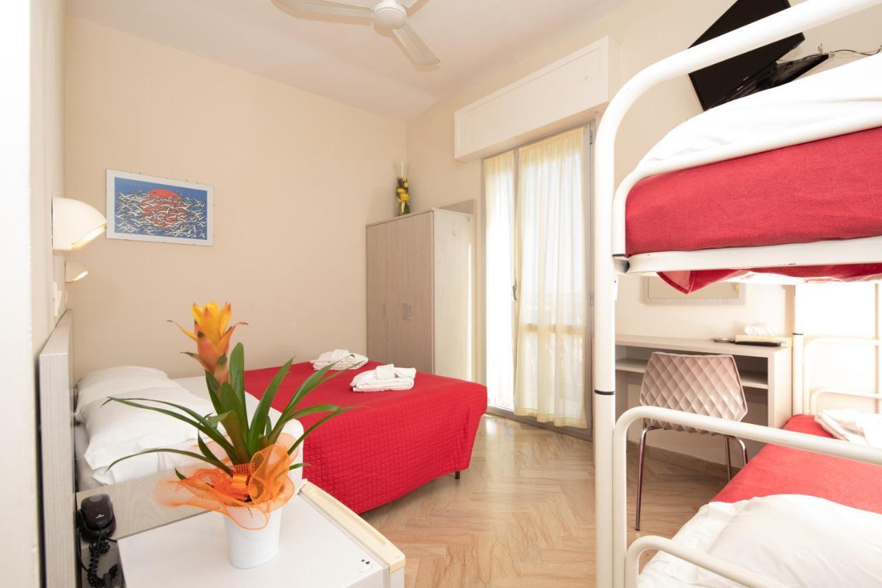 Hotel Lem Rimini Bagian luar foto